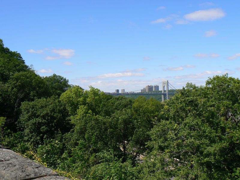 Fort Tyron and The Cloisters: George Washington Bridge vu de Fort Tyron 5